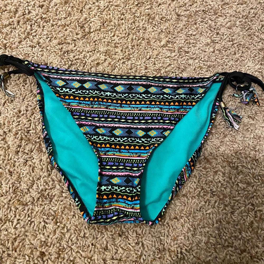Women’s bikini bottom, size large